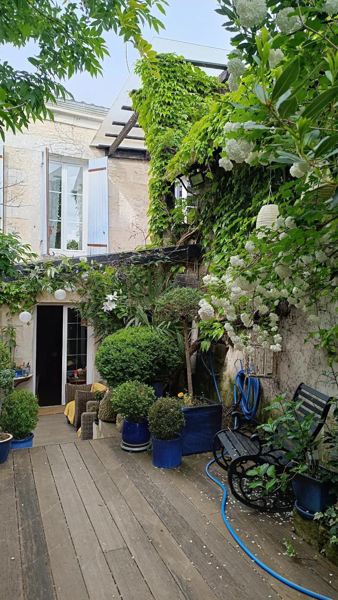 Buky Palace Pons Exterior photo